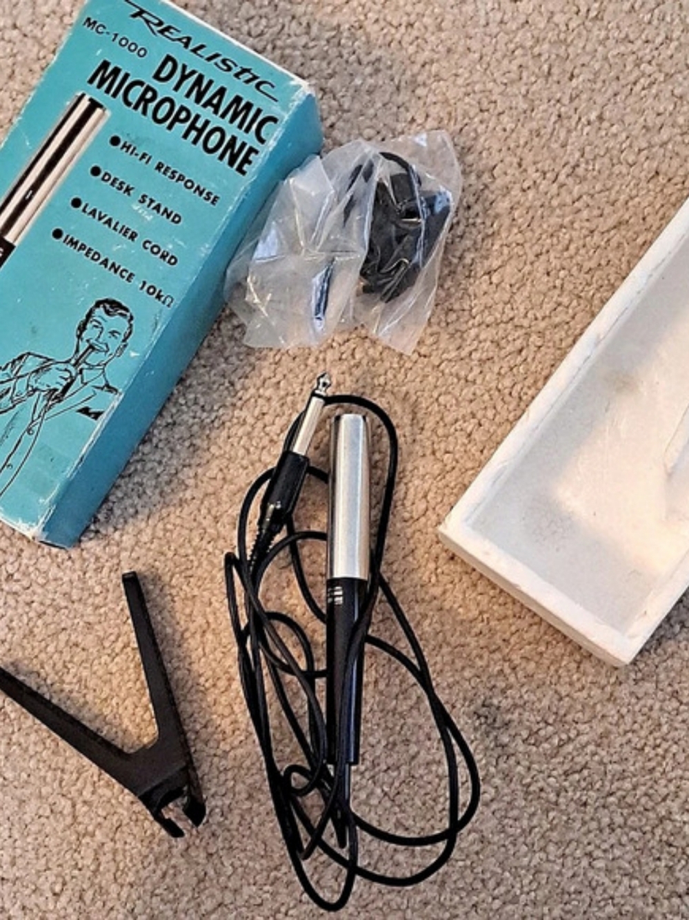 Realistic MC-1000 Dynamic Microphone Set